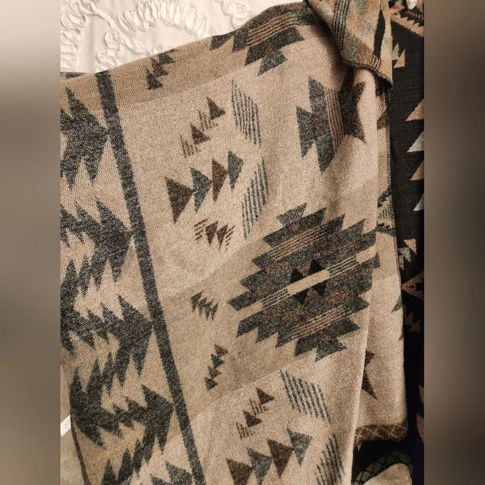 Michael Stars Cape One Size Hooded Open Poncho reversible Black brown aztec - Picture 7 of 9